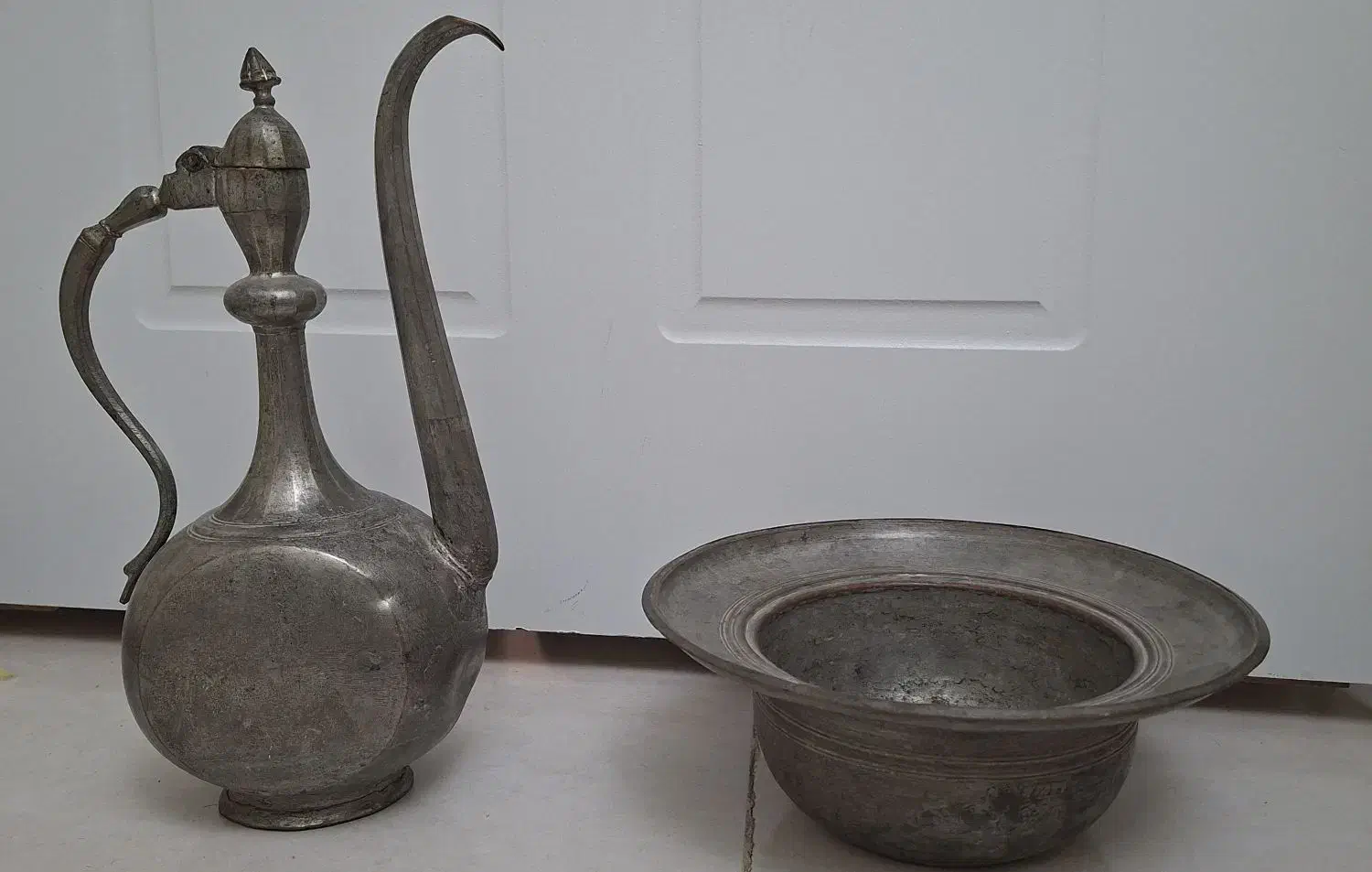 آفتابه لگن|کلکسیون اشیاء عتیقه|چترود, |دیوار