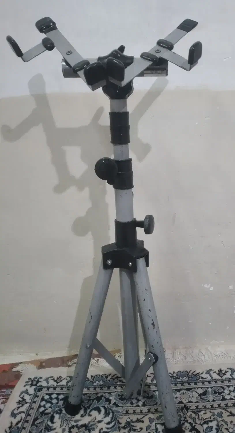 پایه پرکاشن|درام و پرکاشن|شیراز, هفت تنان|دیوار