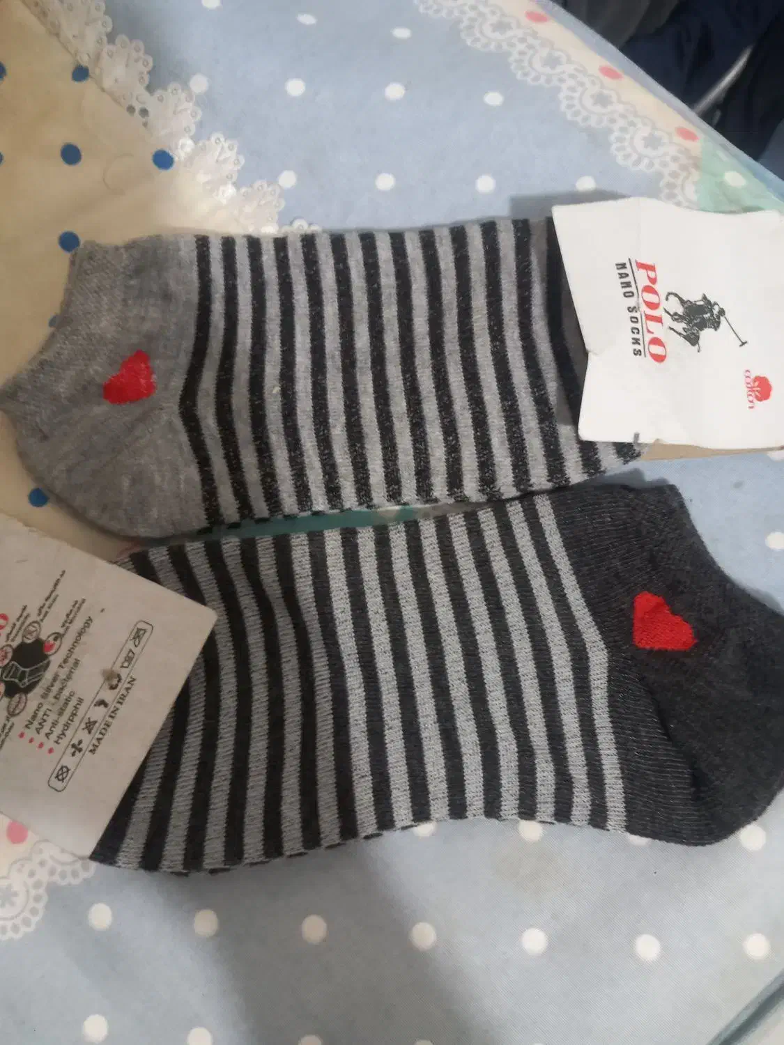 ۱۲ جفت جوراب زنانه یکجا به فروش میرسد جفتی ۲۰ تومن|لباس|دورود, |دیوار