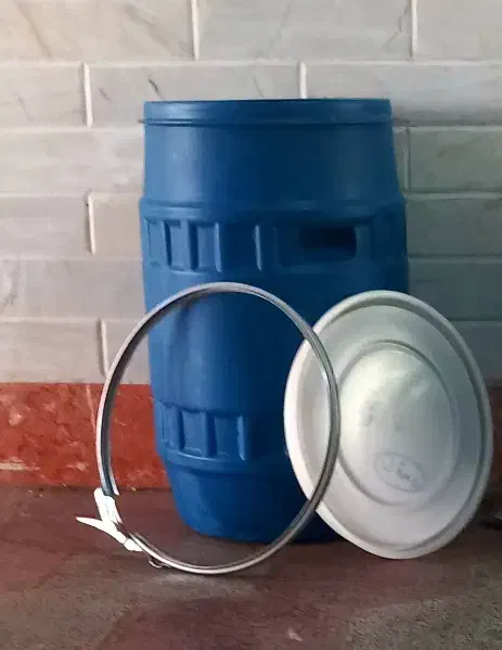 بشکه ۸۰ لیتری سالم و محکم نونو|ظروف نگهدارنده، پلاستیکی، یکبارمصرف|قم, زنبیل آباد|دیوار