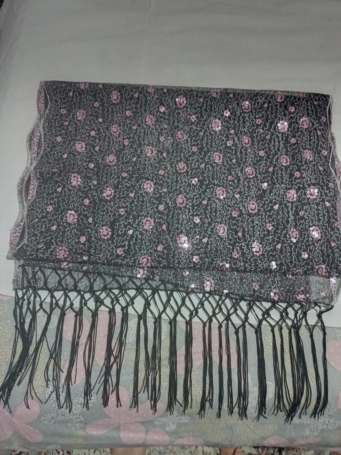 شال مجلسی|لباس|قروه, |دیوار