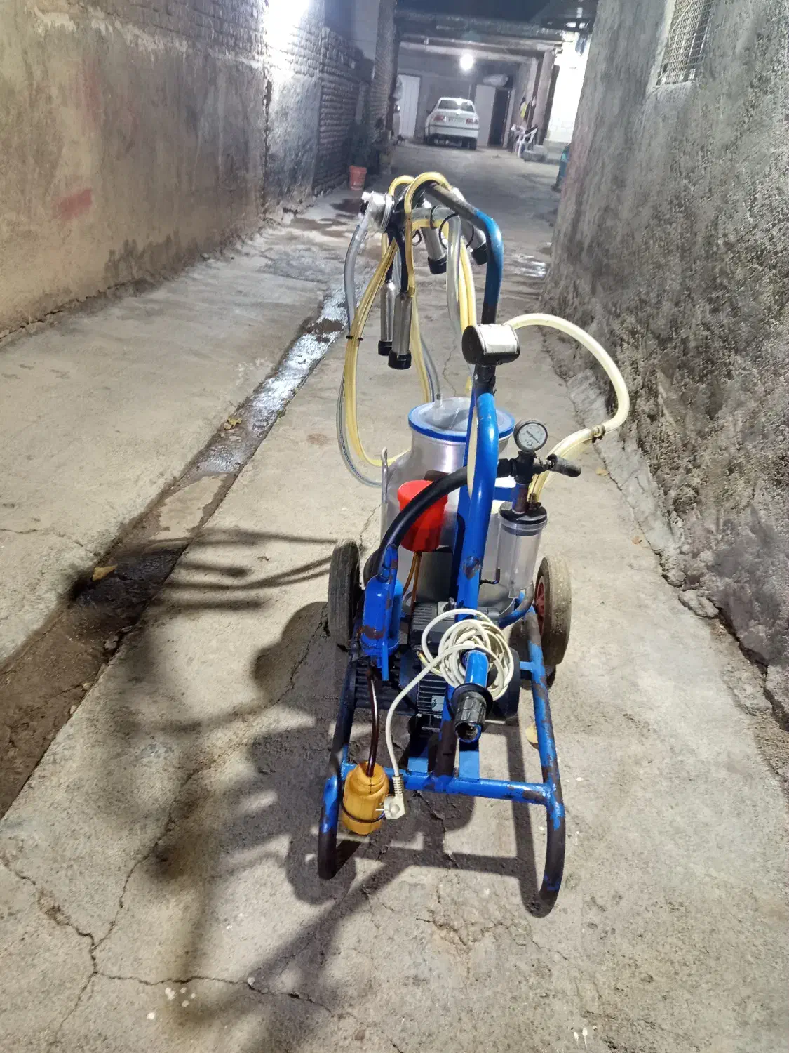 شیر دوش یا گاو دوش|ماشینآلات صنعتی|الشتر, |دیوار