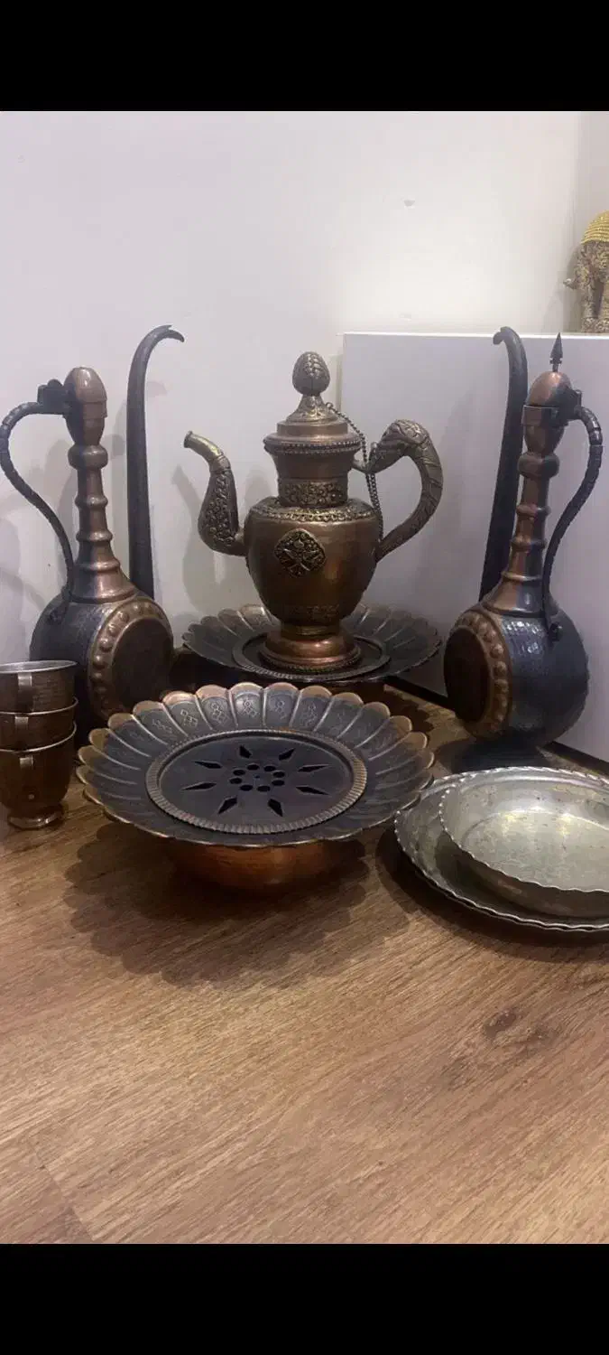 آفتابه لگن وقوری مسی|کلکسیون اشیاء عتیقه|مشکیندشت, |دیوار