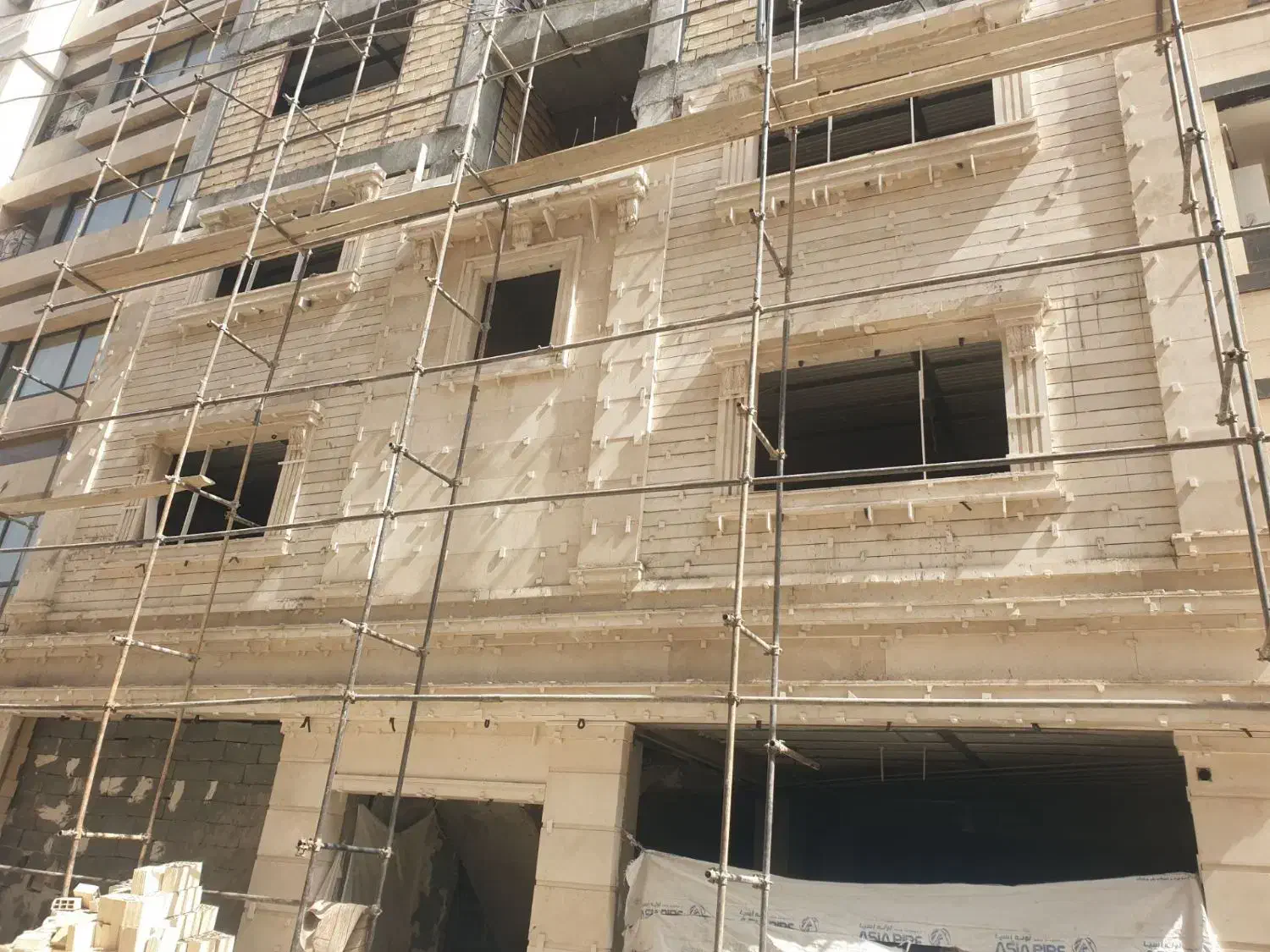 استخدام کارگر شاگرد برای سنگ کاری و سرامیک کاری|استخدام معماری، عمران و ساختمانی|زاهدان, |دیوار