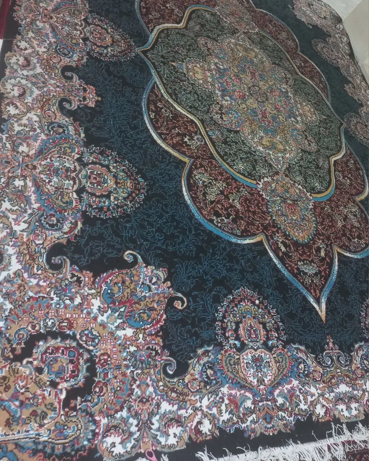 فرش سورمه ای|فرش|قزوین, |دیوار