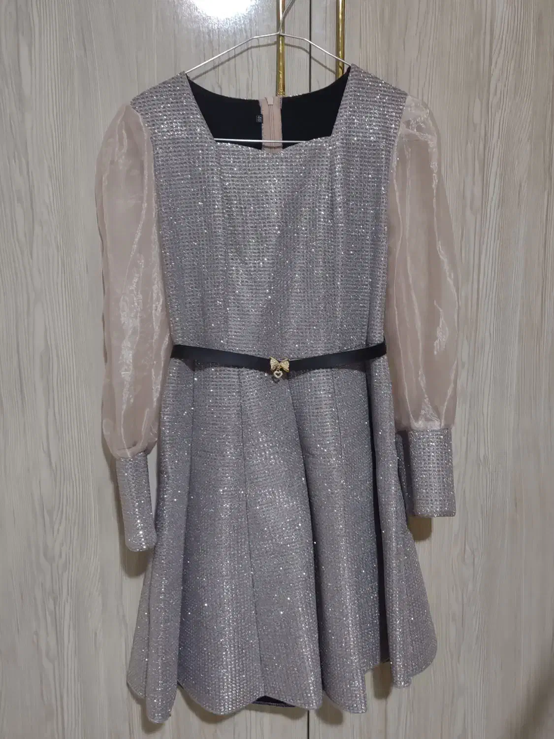 لباس مجلسی|لباس|مشهد, انقلاب|دیوار