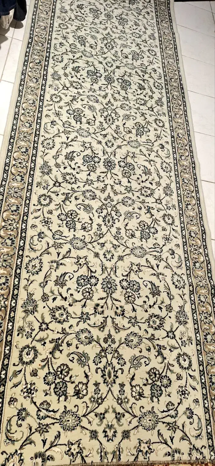 کنار فرش ۴متر رنگ کرم کاملانو بدون آسیب و زدگی|فرش|شیراز, ابیوردی|دیوار