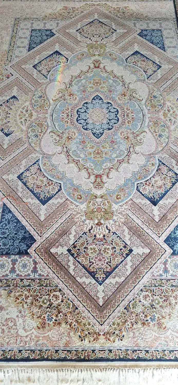 فرش ۱۰۰۰‌شانه تراکم ۳۰۰۰تمام نخ در حد نو|فرش|تهران, تهرانسر شمالی|دیوار