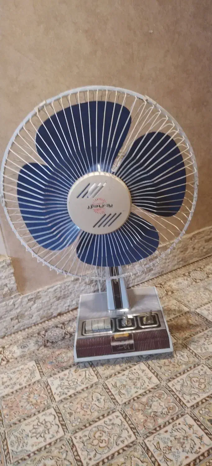 پنکه پایه فلزی پارس خزر با موتور توشیبا|پنکه و تصفیهکنندهٔ هوا|شیراز, پودنک|دیوار