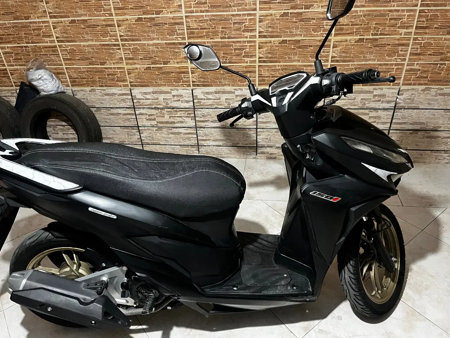 کلیک ۱۵۰|موتورسیکلت|کاشان, دروازه فین|دیوار