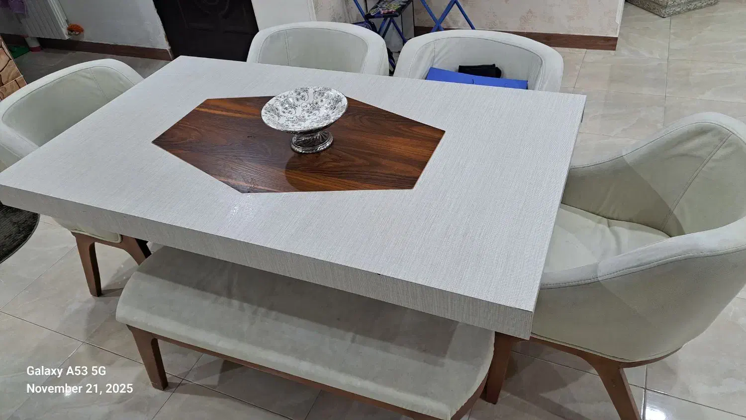 مبل هفت نفره. ناهار خوری ۶ نفره .تخت وتشک و پاتختی|مبلمان خانگی و میز عسلی|رشت, جهاد|دیوار