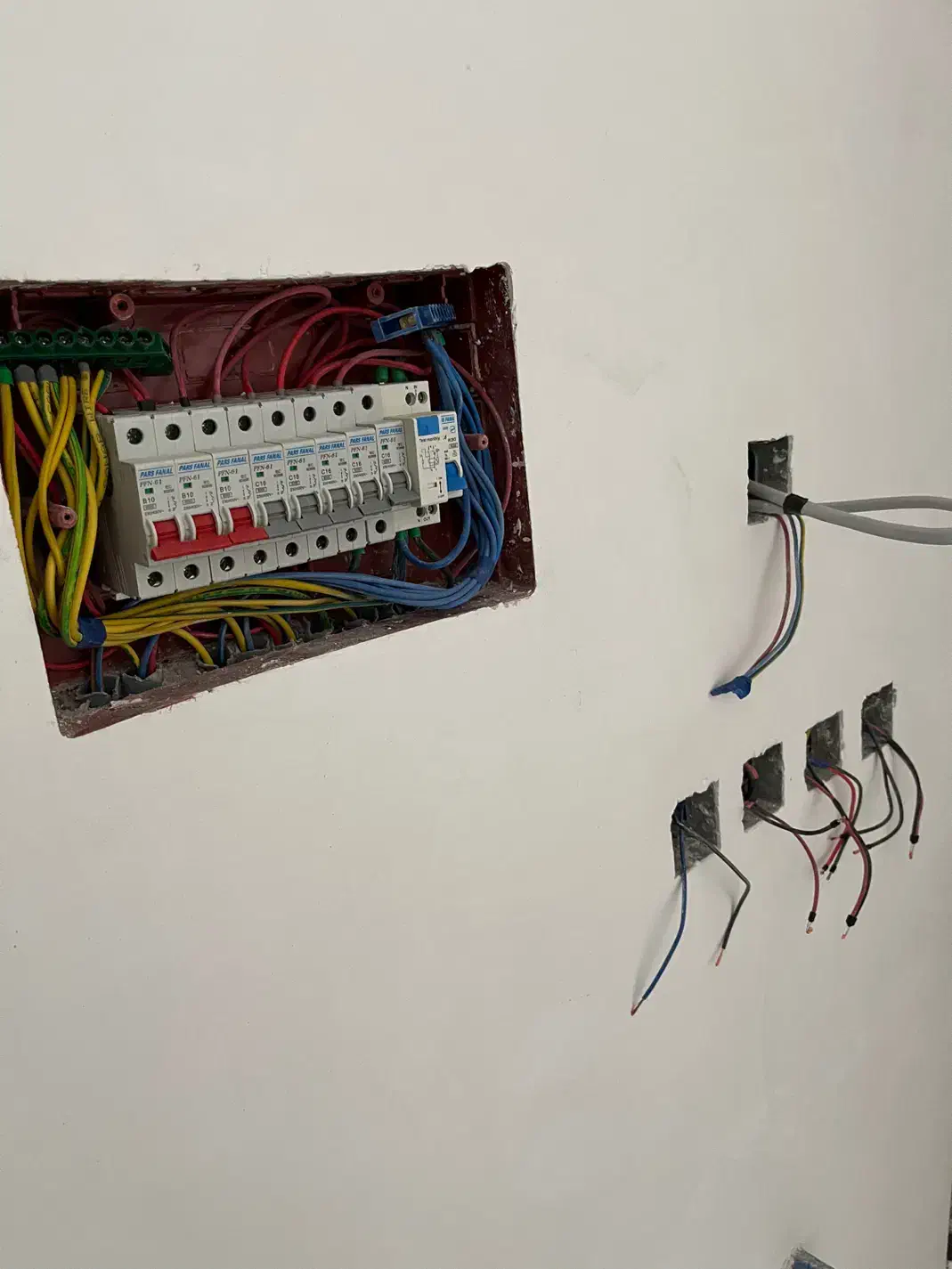 برقکار ساختمان با سابقه درخشان و تضمین کیفیت کار|خدمات پیشه و مهارت|تهران, قلهک|دیوار