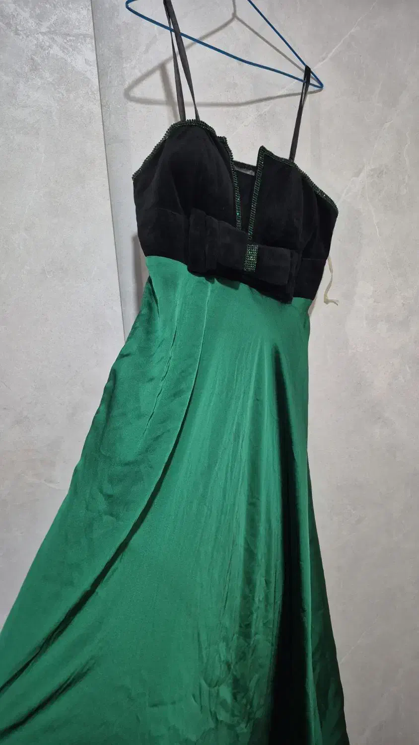 لباس شب ۷۰۰ مانتو یک میلیون ونیم|لباس|فردیس, منظریه|دیوار