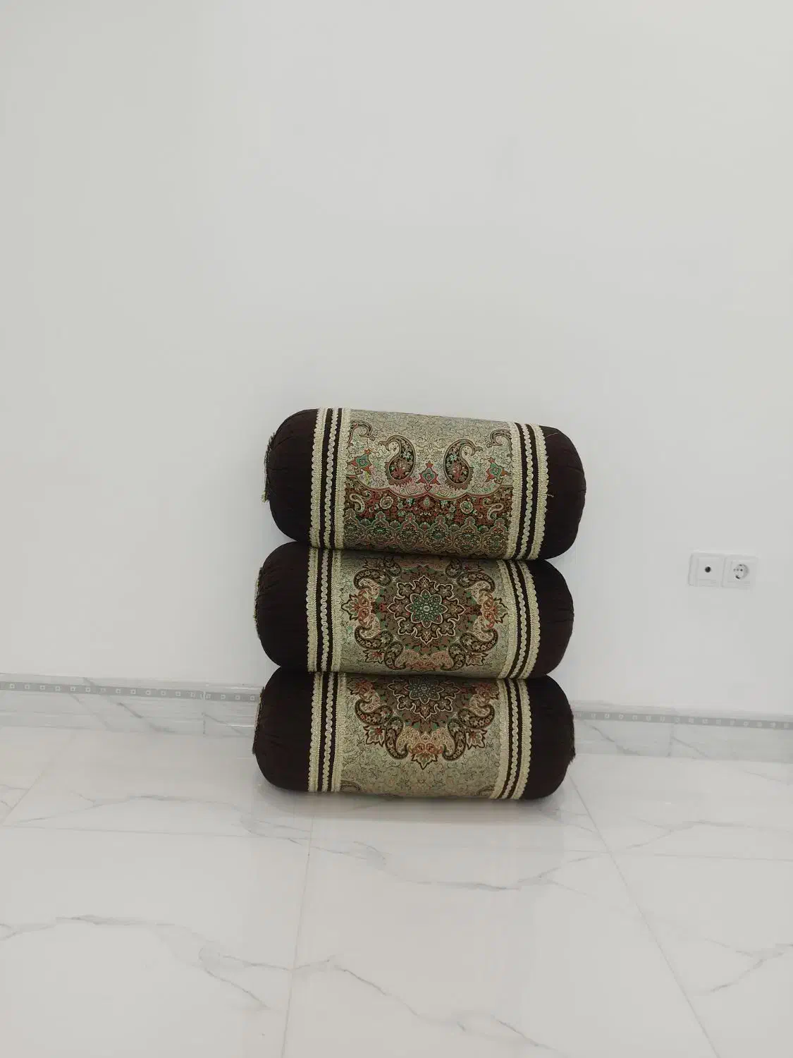 بالشت|رختخواب، بالش، پتو|کازرون, |دیوار