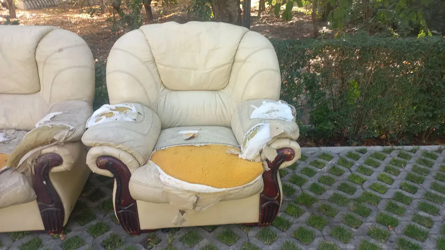 بدنه مبل خارجی نیاز به تعمیر دارد|مبلمان خانگی و میز عسلی|چهارباغ, |دیوار