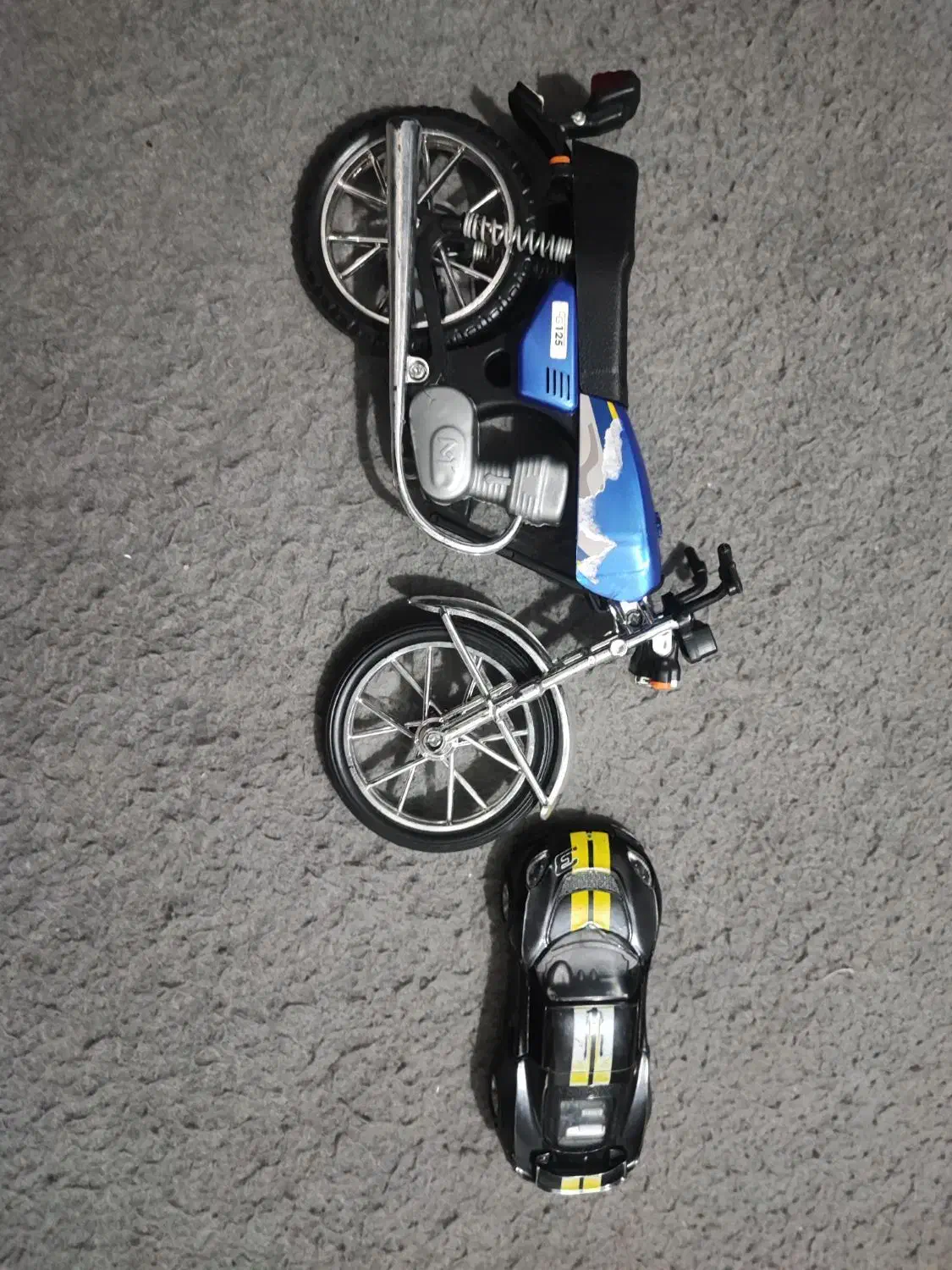 دو عدد اسباب بازی سالم هستن|اسباب‌بازی بچه|دورود, |دیوار