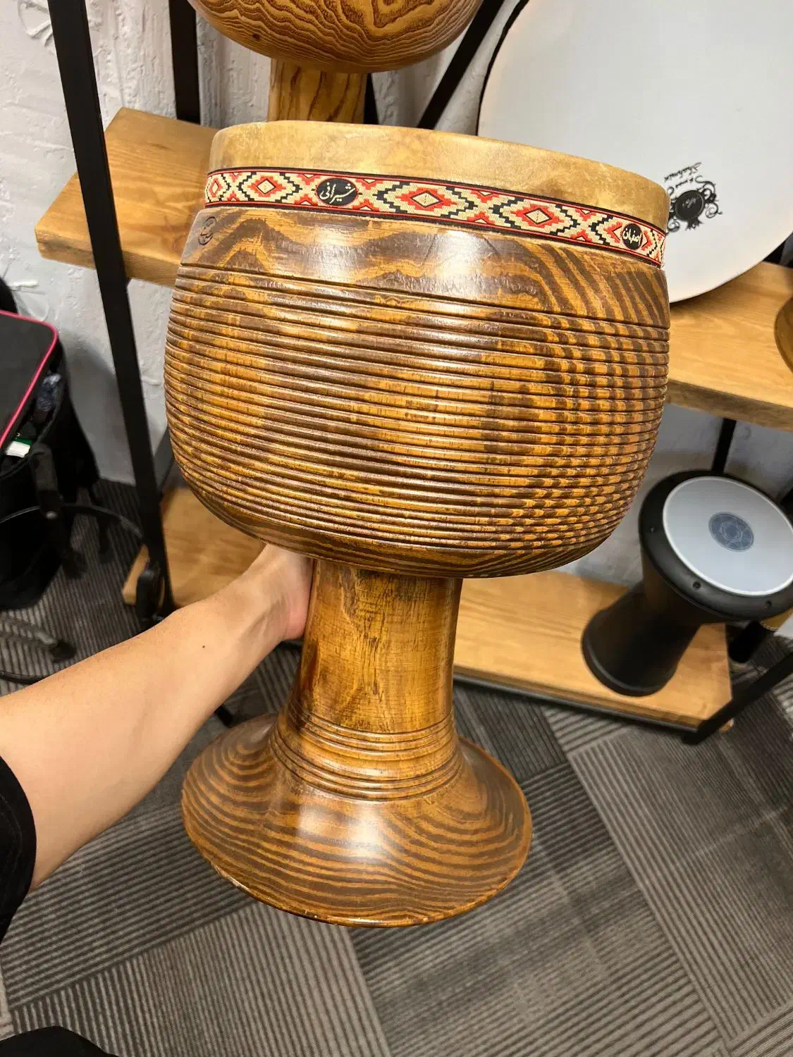 تمبک شیرانی|درام و پرکاشن|شیراز, ملاصدرا|دیوار