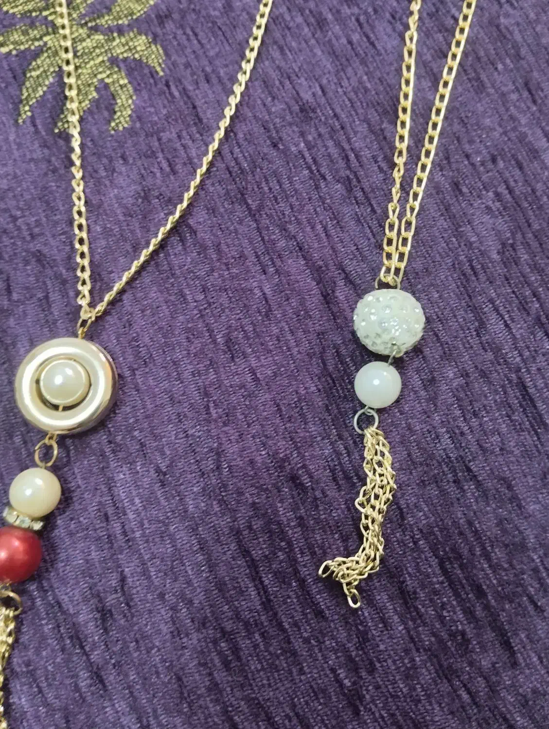 تعدادی گردنبندلباس|بدلیجات|رشت, رشتیان|دیوار