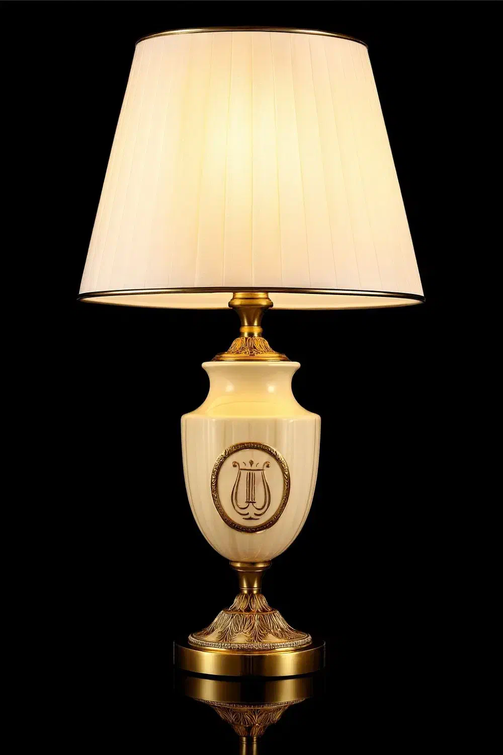 آباژور های رومیزی و شمعدان به صورت تک و عمده|چراغ خواب و آباژور|مشهد, ده دی|دیوار