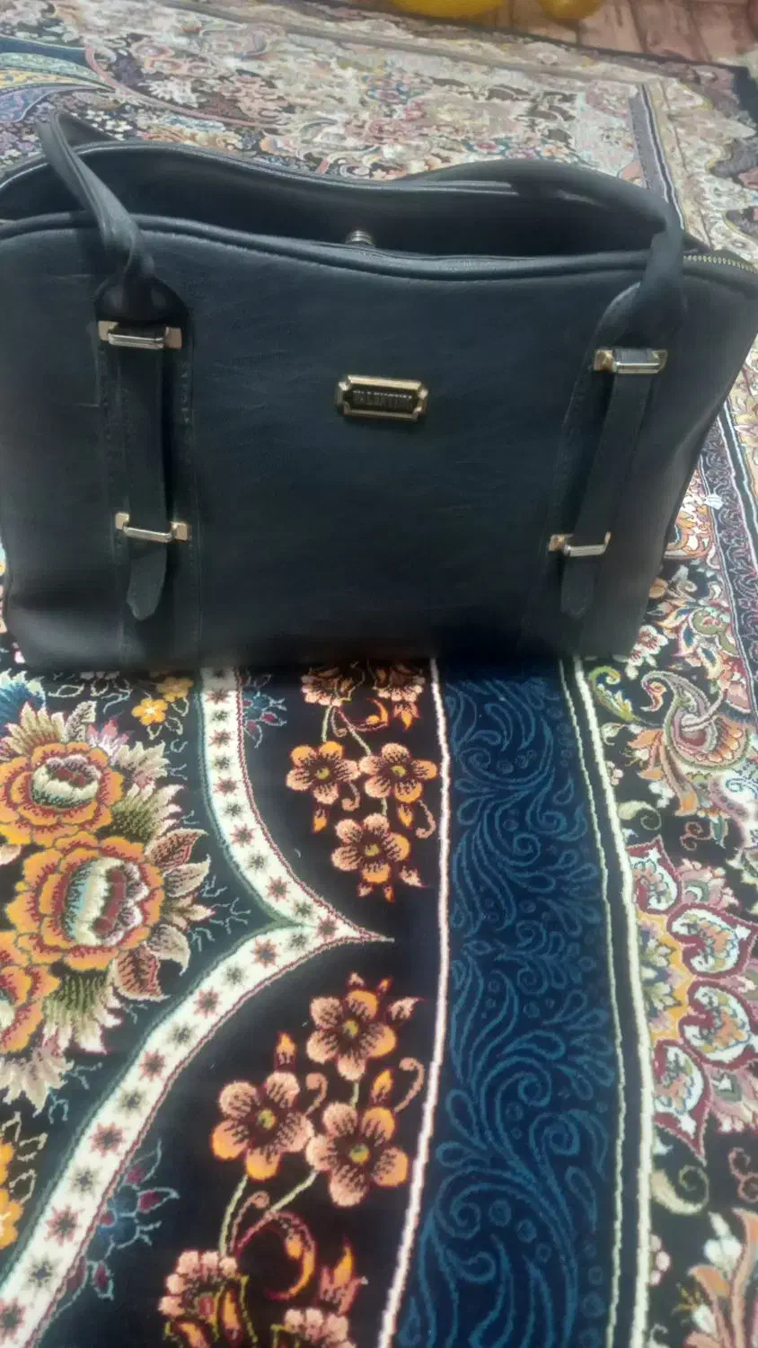 کیف نو|کیف، کفش، کمربند|صحنه, |دیوار