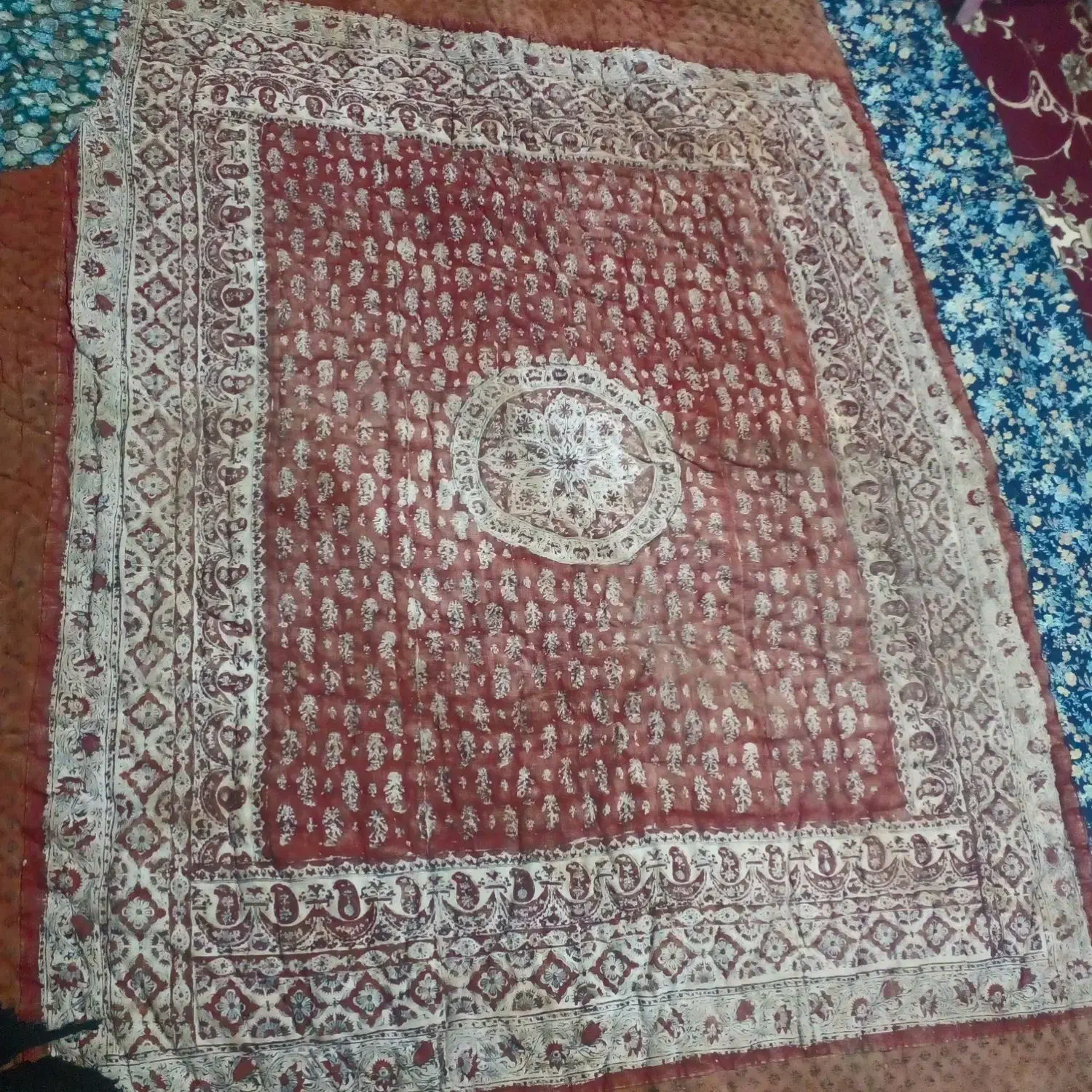 لهاف کرسی|تشک تختخواب|شاهین‌شهر, گزبرخوار|دیوار