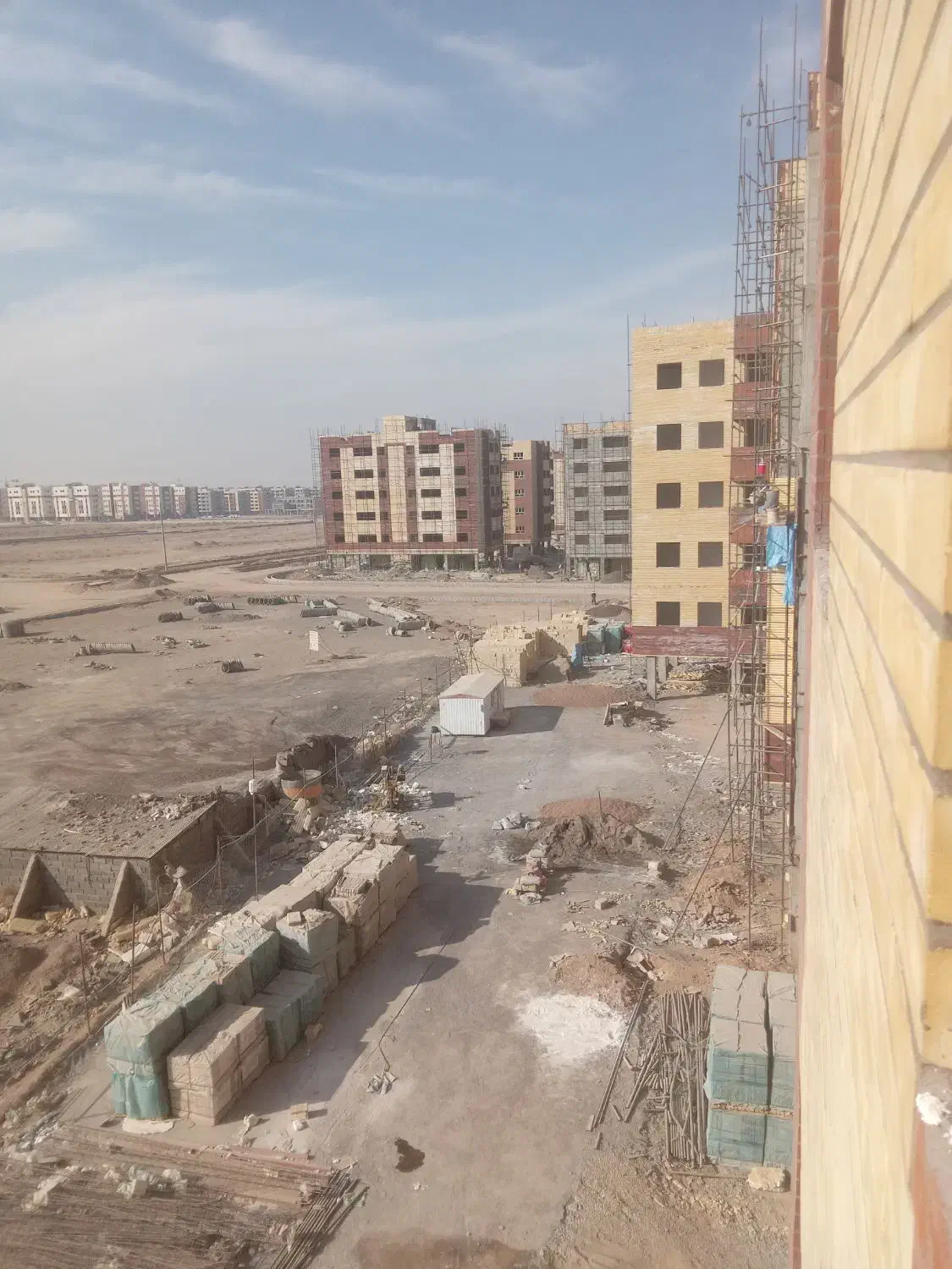 استخدام برقکار ماهر نیمه ماهر|استخدام معماری، عمران و ساختمانی|بروجرد, |دیوار