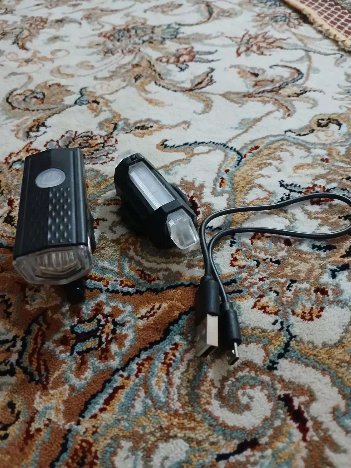 چراغ و راهنما.چراغ قوه و چراغ پلیسی.والپ چراغدار.|دوچرخه، اسکیت، اسکوتر|مشگین شهر, |دیوار