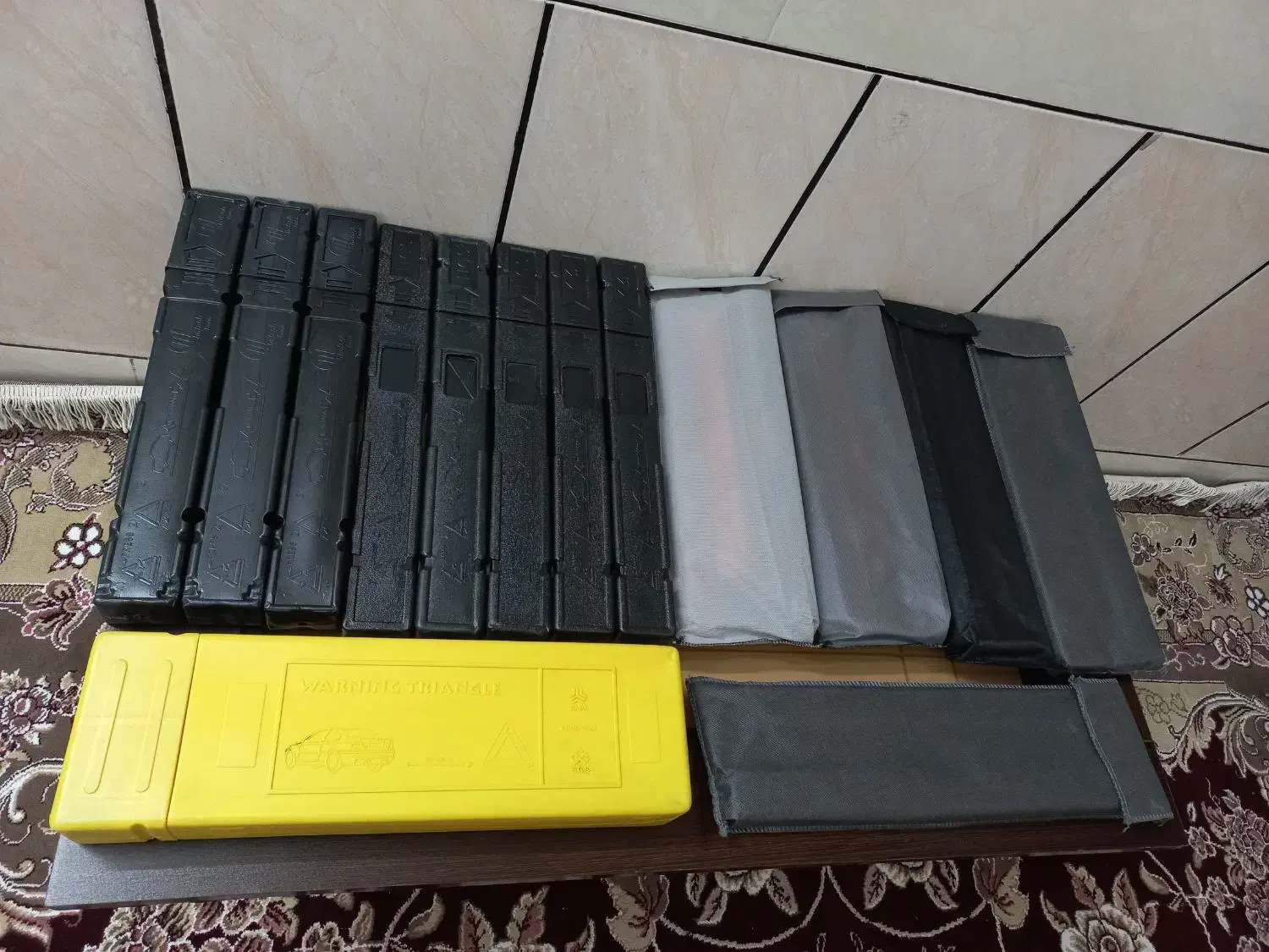 حراج تعدادی مثلث خطر/فندک/آنتن/فابریک انواع خودرو|حراج|شیراز, شهرک سراج‎|دیوار