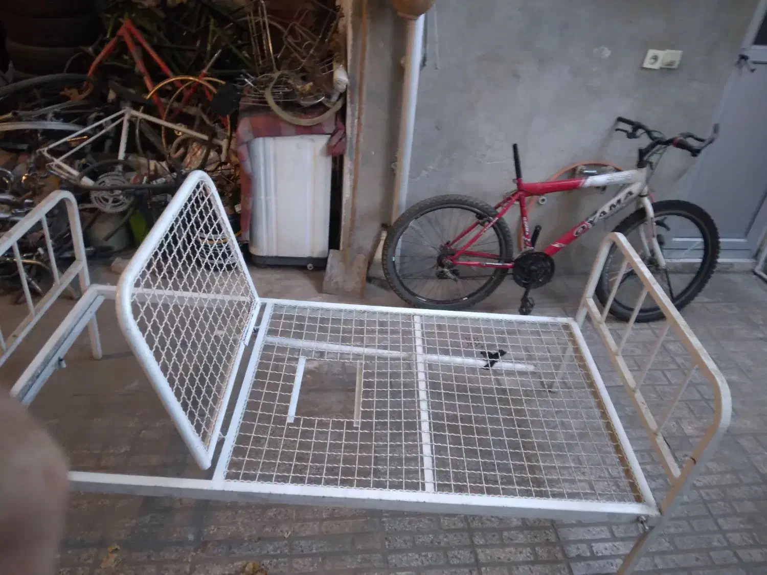 تخت فلزی بیمار تاشو|آرایشی، بهداشتی، درمانی|ری, شهید بهشتی|دیوار