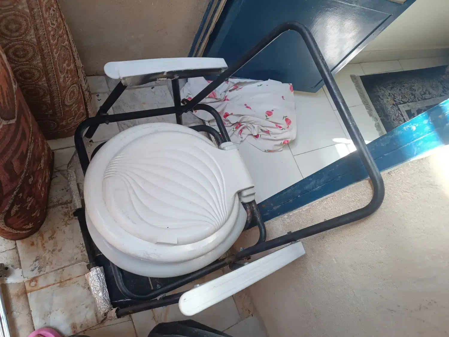 دستشویی فرنگی تاشو فلزی جمع و‌جور|آرایشی، بهداشتی، درمانی|تهران, دولتخواه جنوبی|دیوار