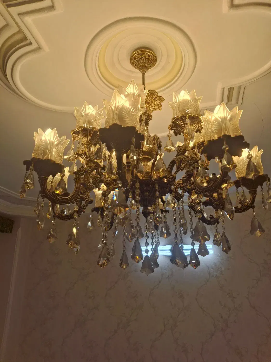 لوستر کریستال در حد نو با پایین ترین قیمت|لوستر و چراغ آویز|ری, حمزه‌آباد|دیوار