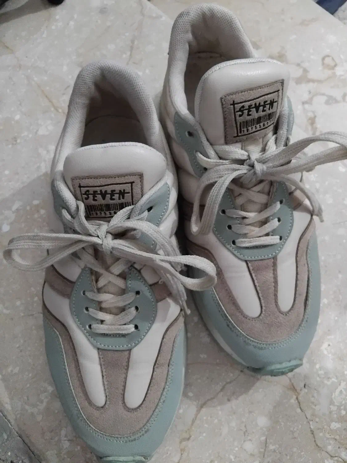 کتونی|کیف، کفش، کمربند|صومعه‌سرا, |دیوار