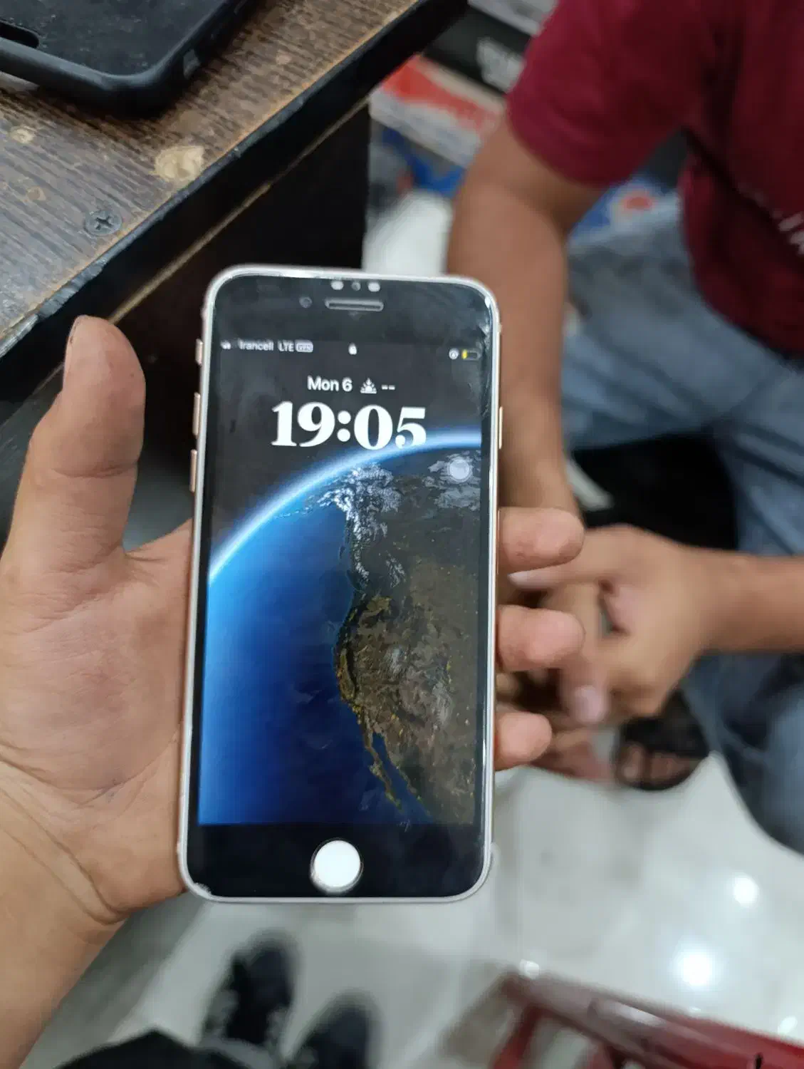 آیفون ۸|موبایل|بم, |دیوار