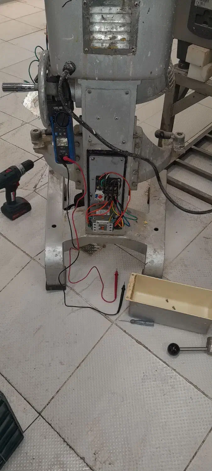 برقکاری عیب یابی رفع اتصالی برق تعمیر دستگاه|خدمات پیشه و مهارت|تهران, شهرک فرهنگیان|دیوار