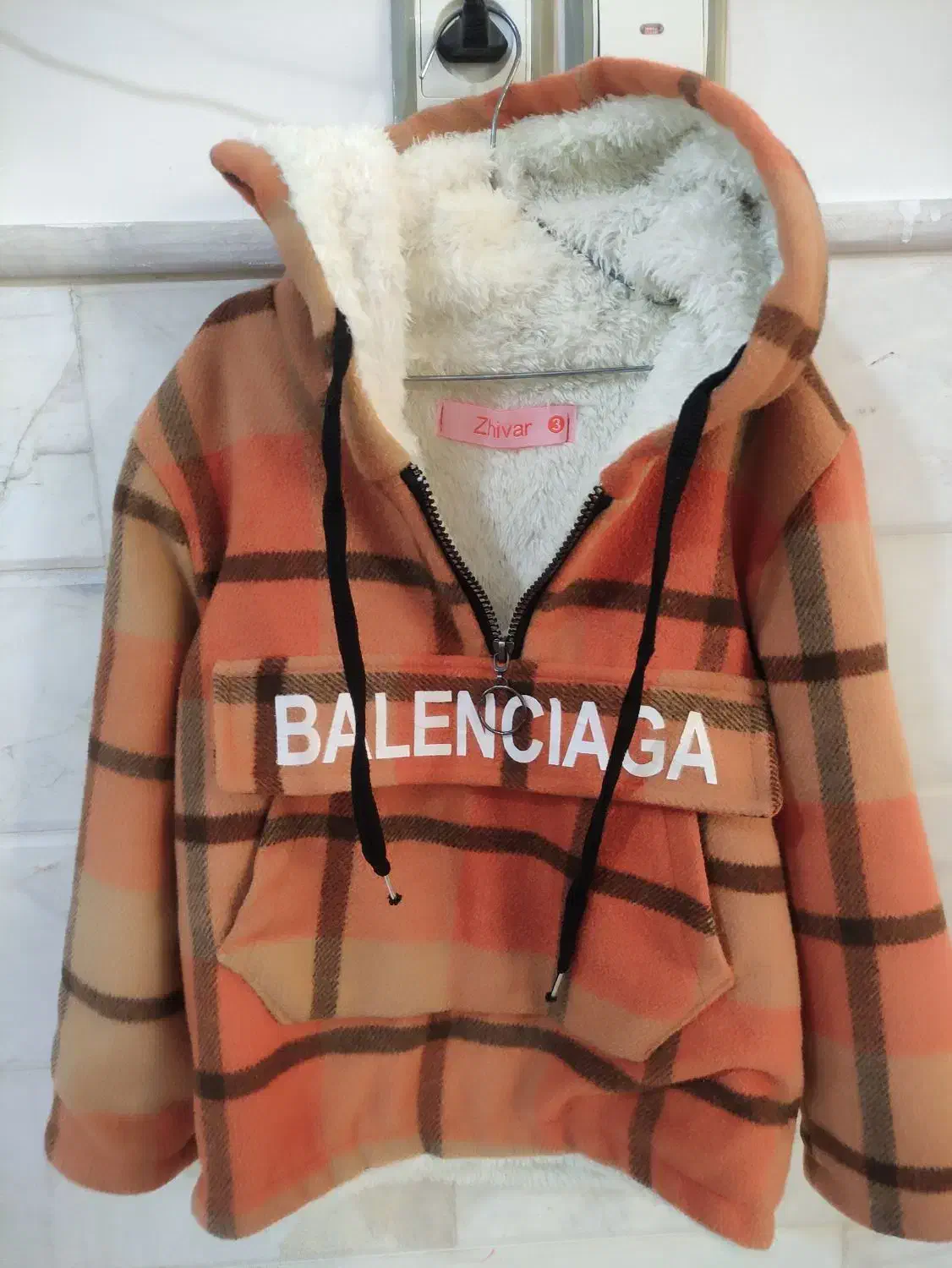 لباس گرم|لباس|قم, دروازه ری|دیوار