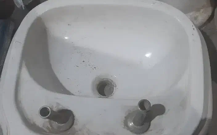 یک عدد روشویی|لوازم سرویس بهداشتی|رودهن, |دیوار