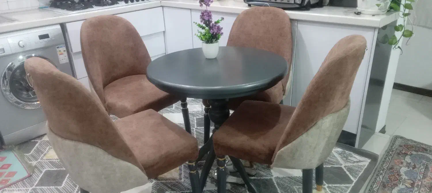 میز نهار خوری ۴ نفره در حد نو|میز و صندلی غذاخوری|اشتهارد, |دیوار