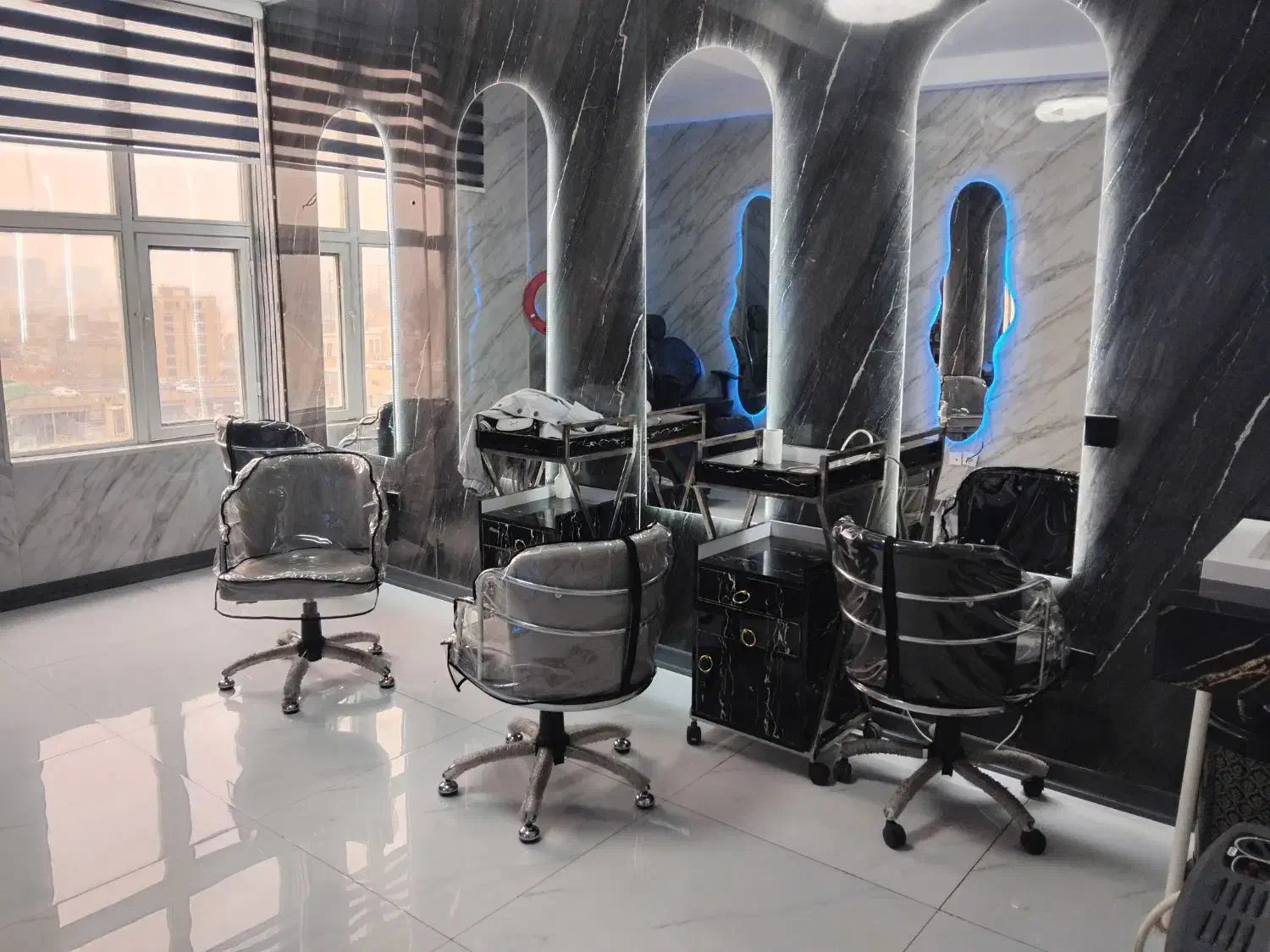 اجاره همه لاین فول مشتری سالن مهجز به وایفا لوکس|خدمات آرایشگری و زیبایی|تهران, صادقیه|دیوار