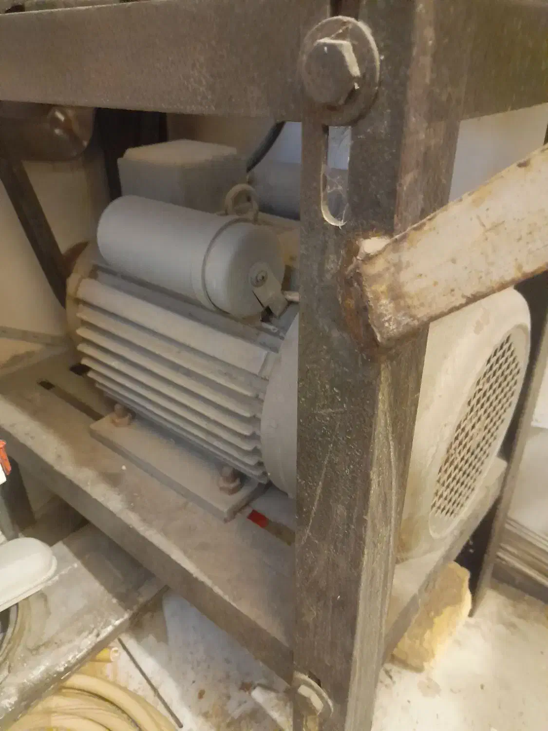 چرخ گوشت صنعتی سالم وکم کار|ماشینآلات صنعتی|مشهد, گلبرگ|دیوار