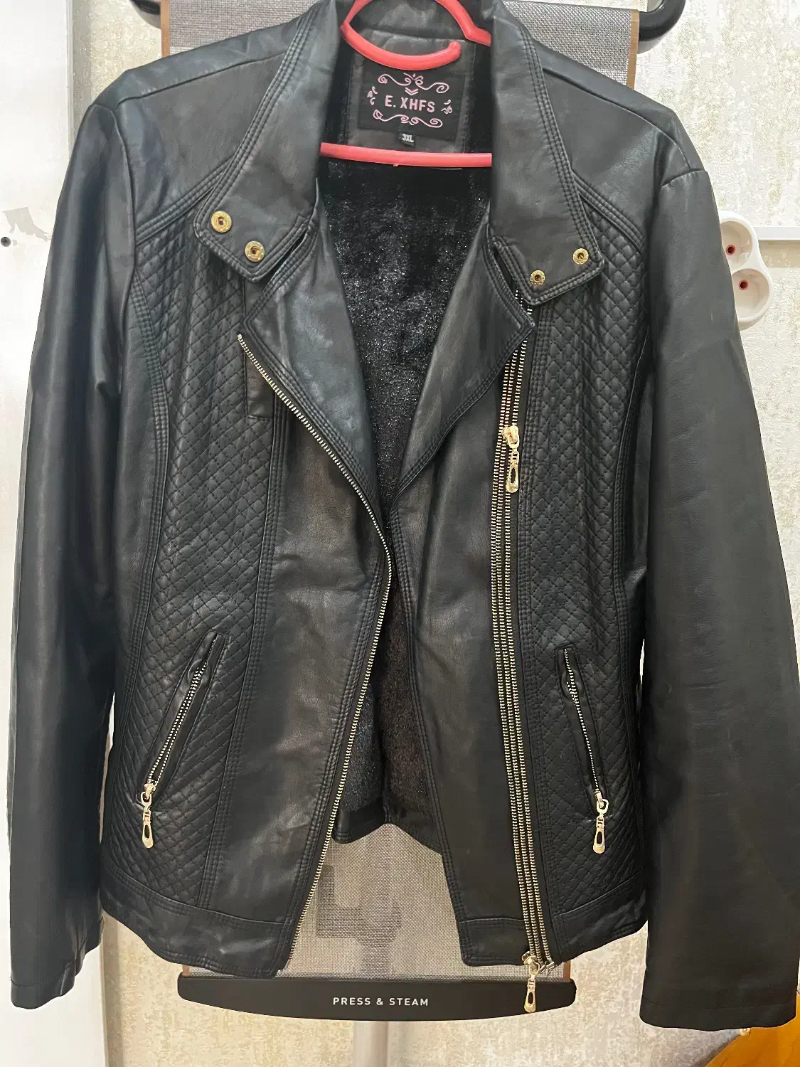 کت و پافر|لباس|مریوان, |دیوار