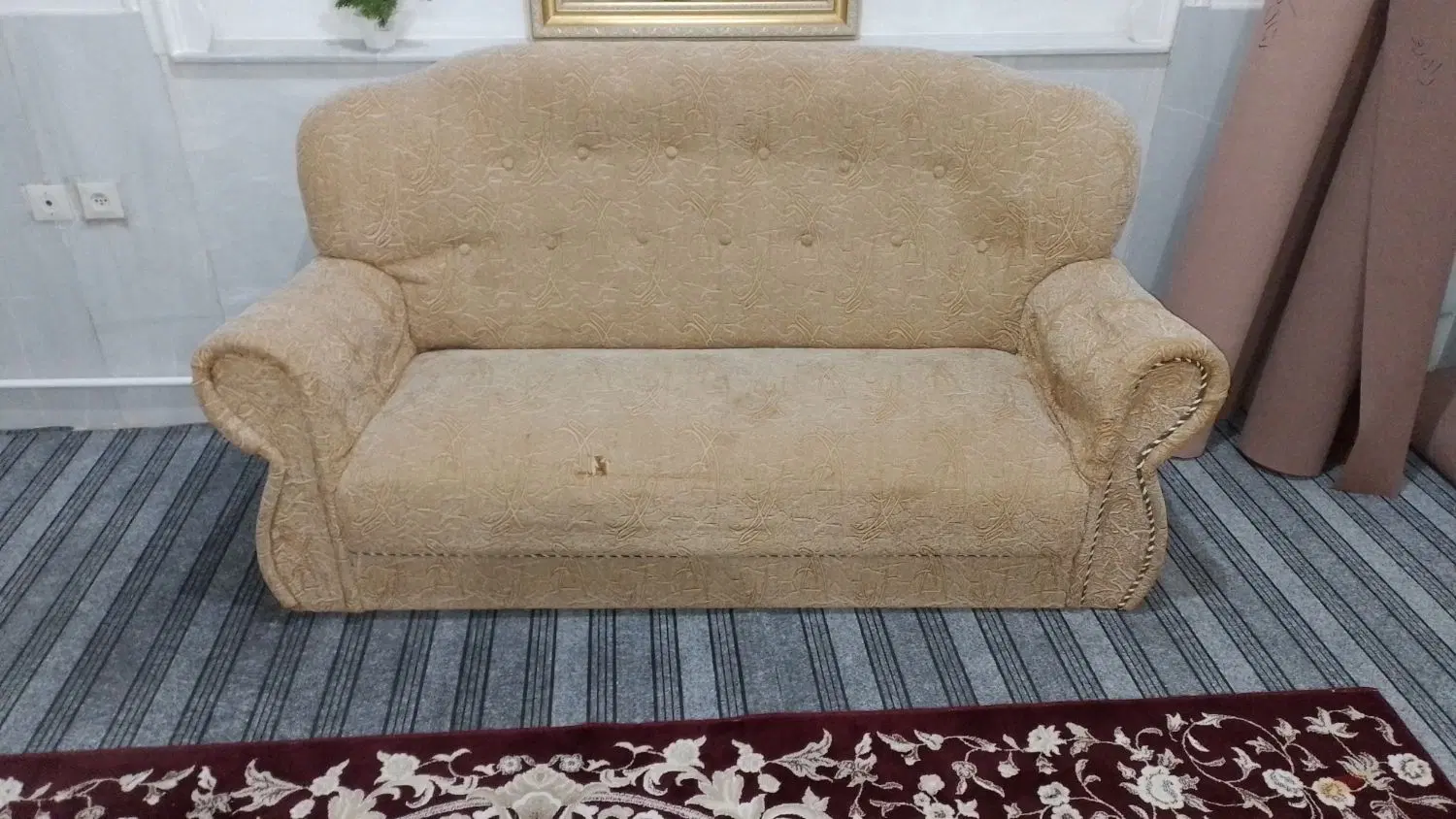 مبل|مبلمان خانگی و میز عسلی|میبد, |دیوار