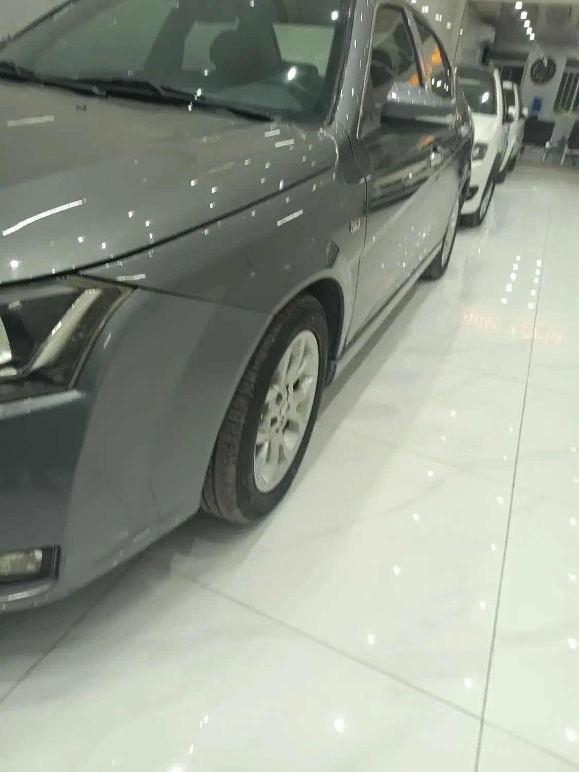 دنا پلاس اتوماتیک مدل 1400|خودرو سواری و وانت|قم, دروازه چوبی|دیوار