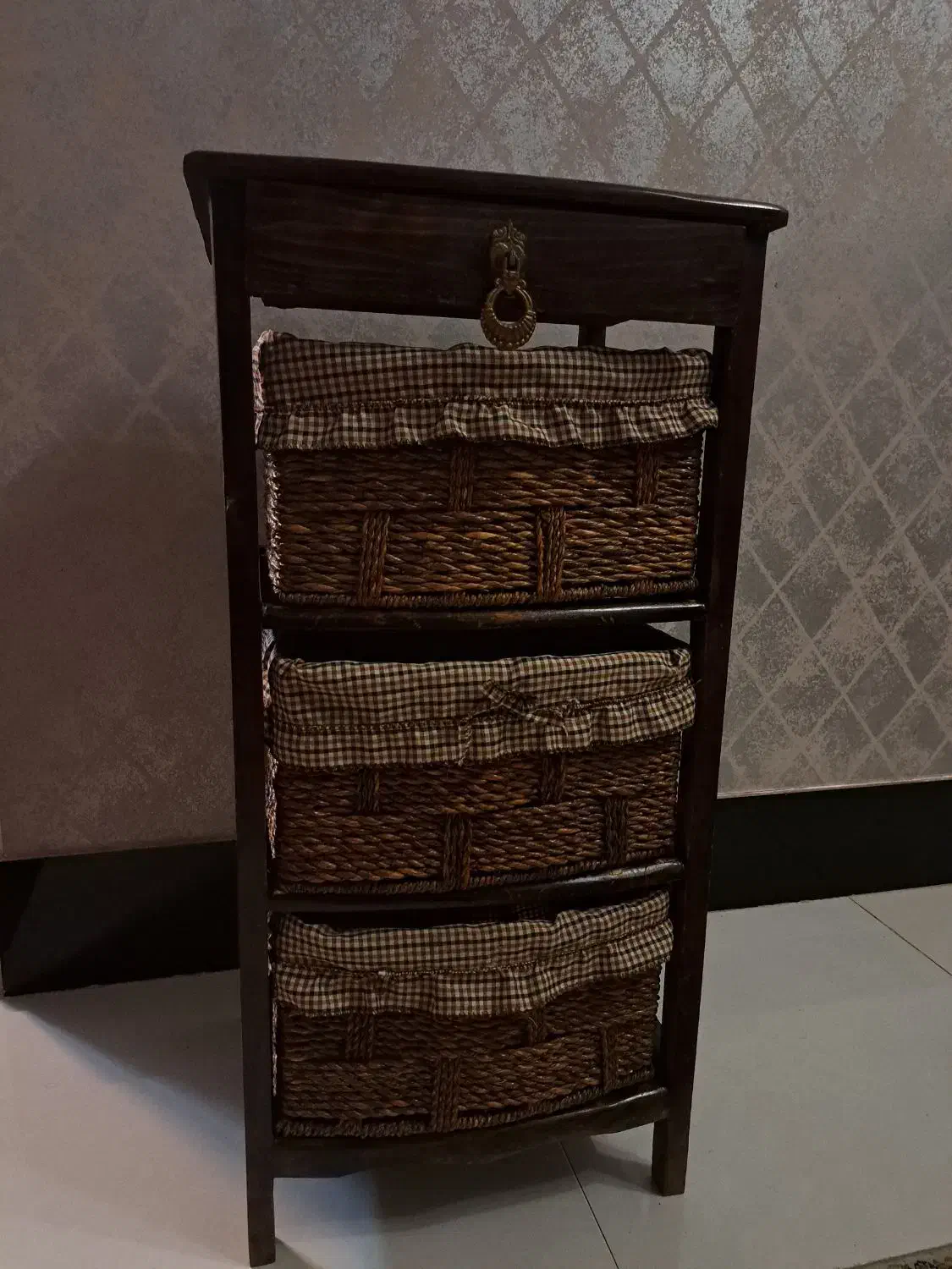 میز کشویی حصیری و چوبی|آب‌چکان و نظم‌دهنده ظروف|قم, دانشگاه قم|دیوار