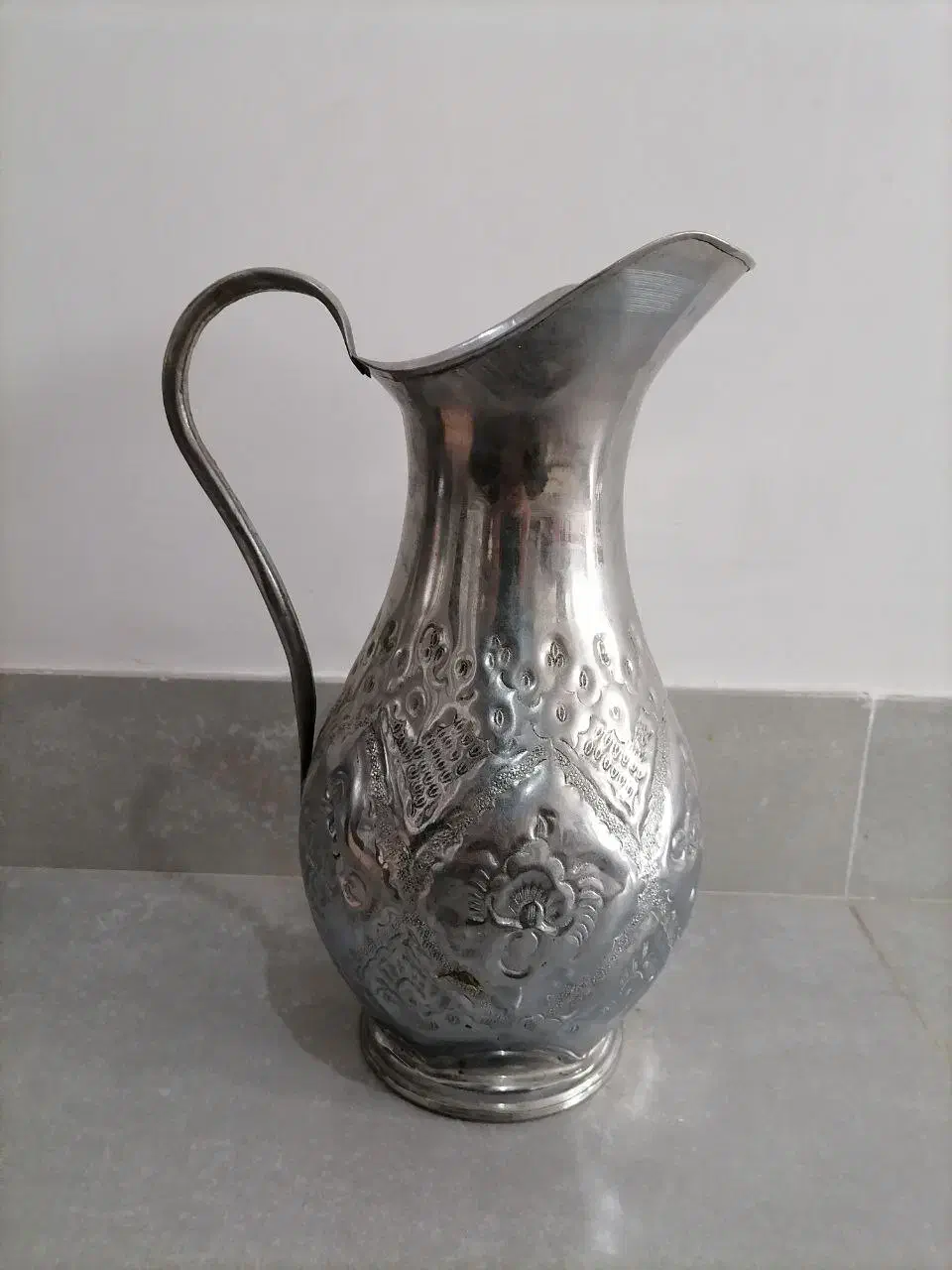 پارچ برنجی|کلکسیون اشیاء عتیقه|ارومیه, |دیوار