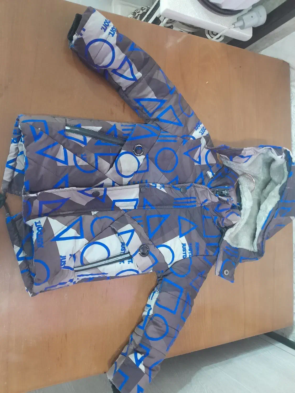 کاپشن پسرانه و بافت زنانه|کفش و لباس بچه|پاکدشت, پاکدشت (مامازند)|دیوار