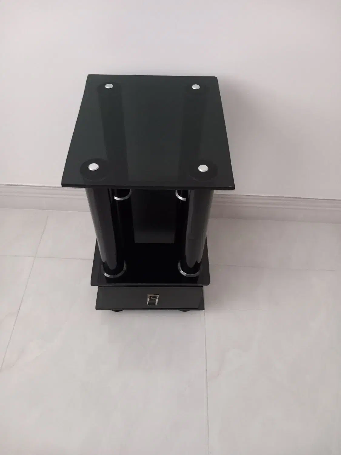 میز تلفن شیشه سکوریت محکم وسالم|میز تلفن|قم, امامزاده ابراهیم|دیوار