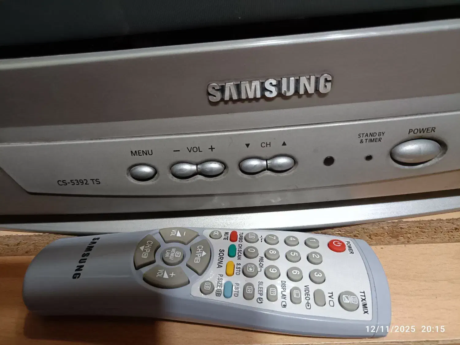 تلویزیون ۲۱ اینچ|تلویزیون و پروژکتور|شیراز, شهرک گلستان شمالی|دیوار