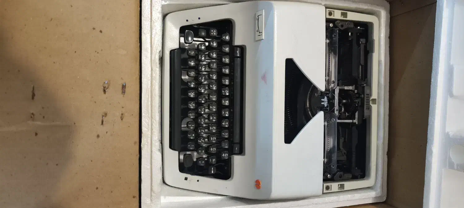 ماشین تایپ المپیا قدیمی|کلکسیون اشیاء عتیقه|مشهد, فردوسی|دیوار