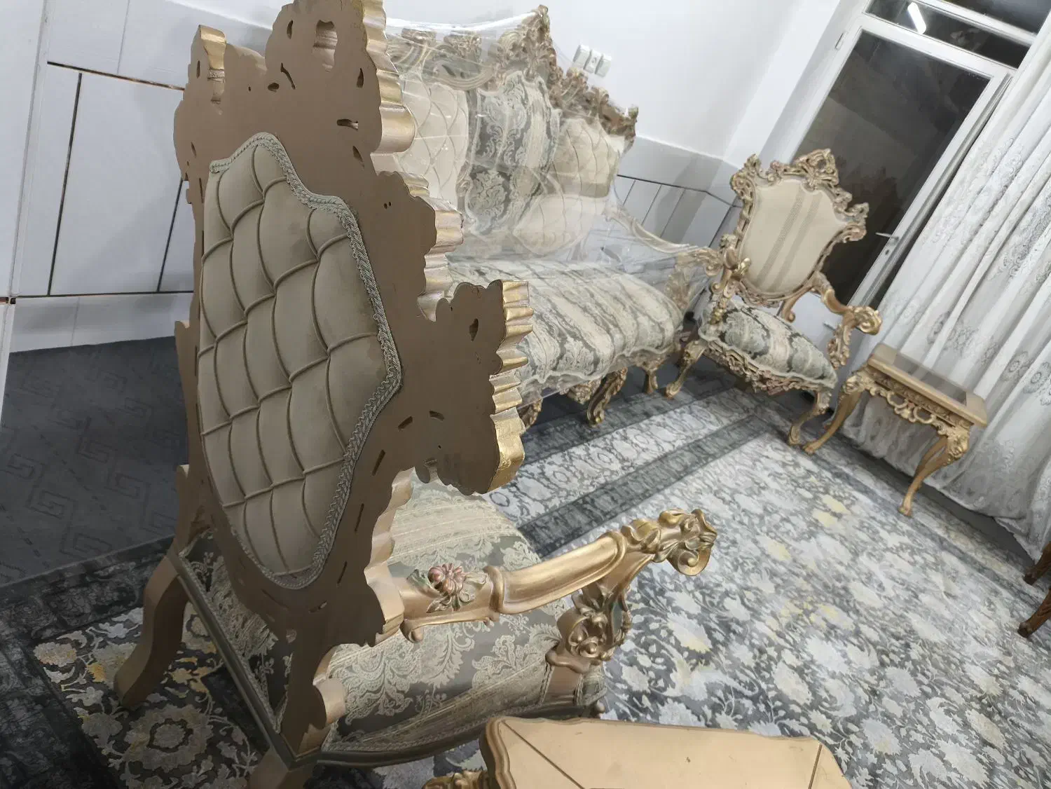 مبل سلطنتی ۷نفره بامیزوعسلی|مبلمان خانگی و میز عسلی|فلاورجان, |دیوار