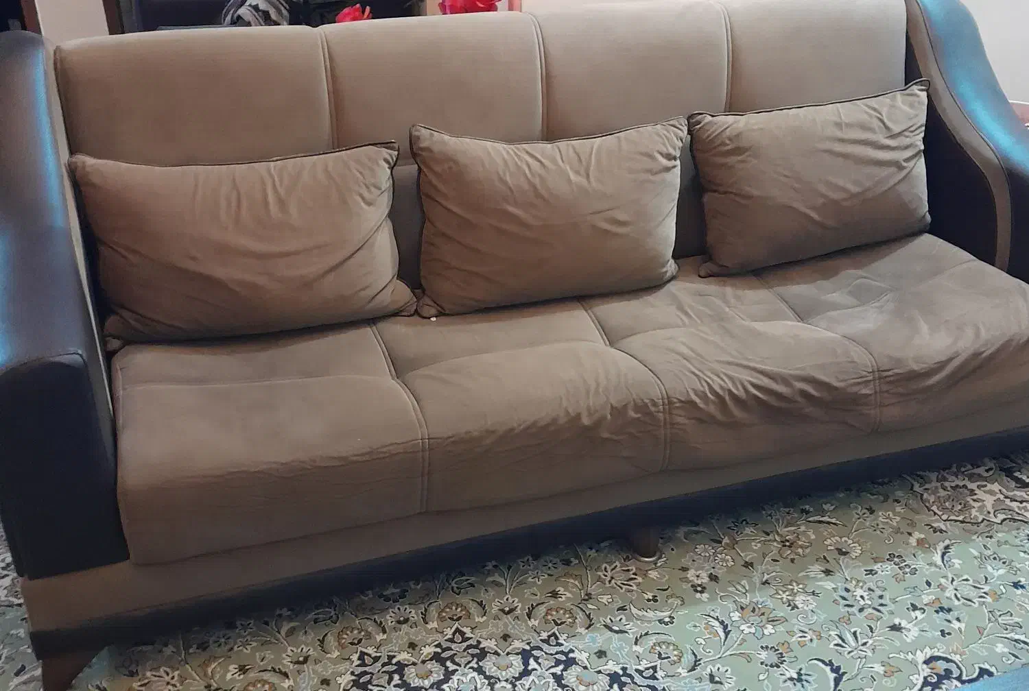 مبل سه نفره تخت شو|مبلمان خانگی و میز عسلی|لاهیجان, قیام|دیوار